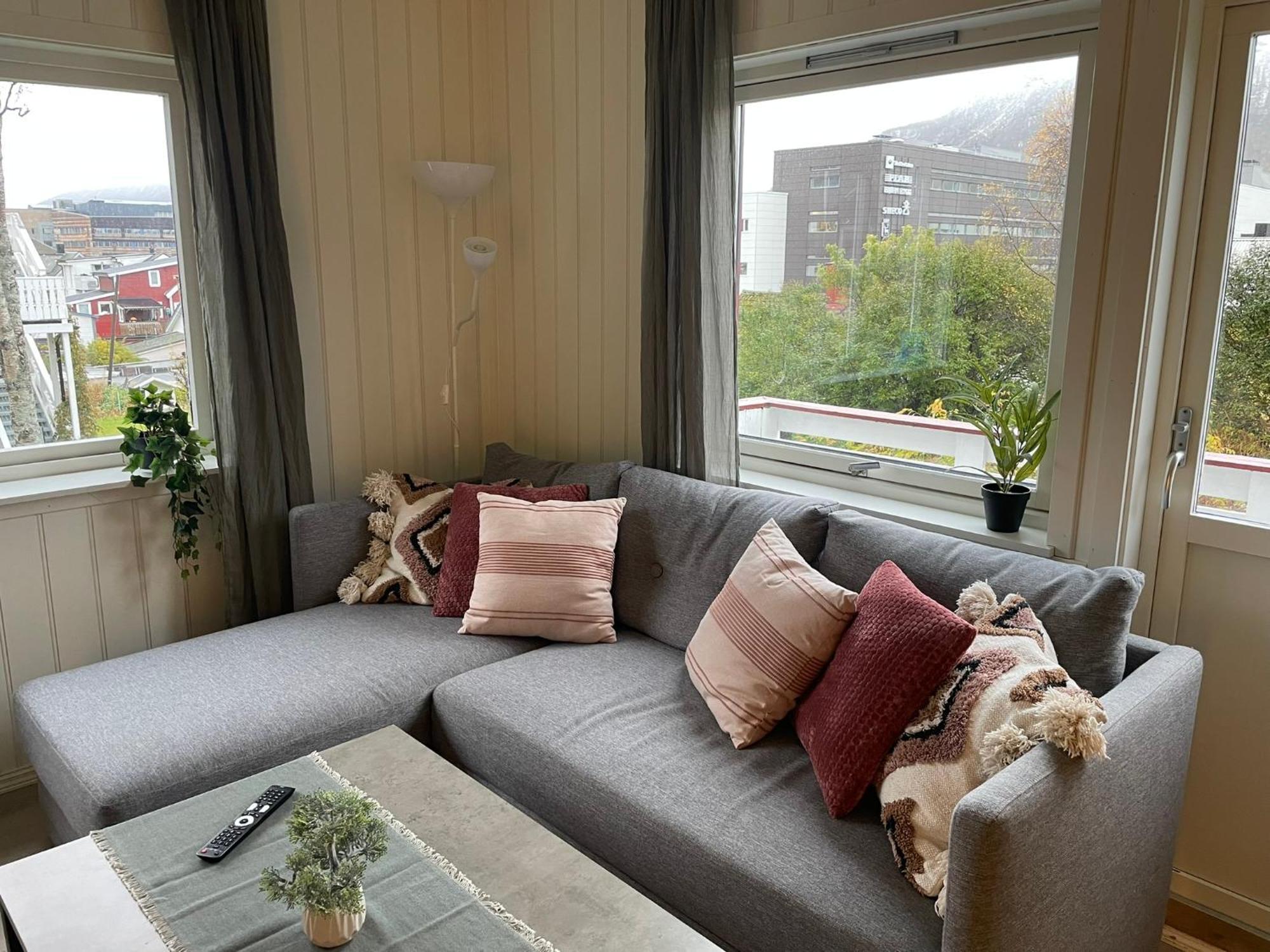 Centrally Located Apartment With 2 Bedrooms And Free Parking Tromsø Zewnętrze zdjęcie