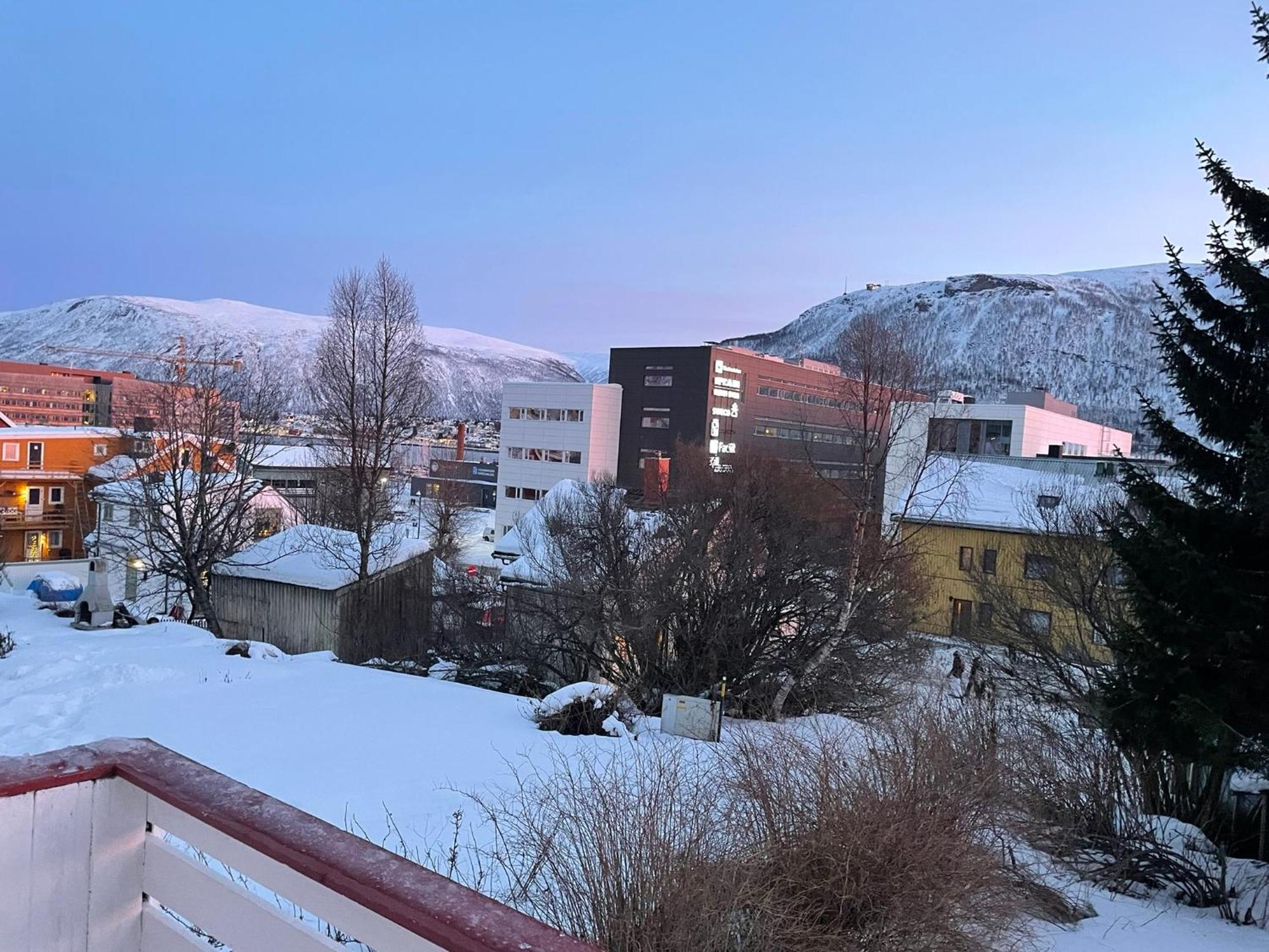 Centrally Located Apartment With 2 Bedrooms And Free Parking Tromsø Zewnętrze zdjęcie